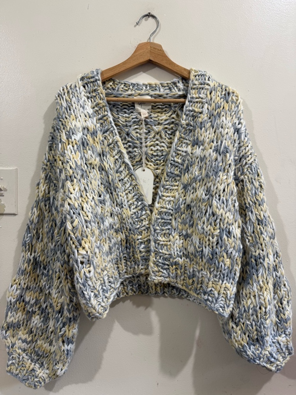 Cropped Chunky V-Neck Cardigan in Blue and Cream
